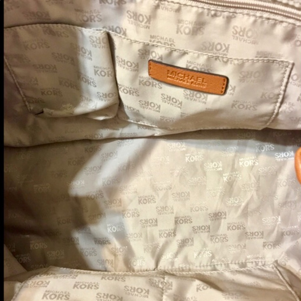 Micheal kors Tote Purse - Picture 3 of 5